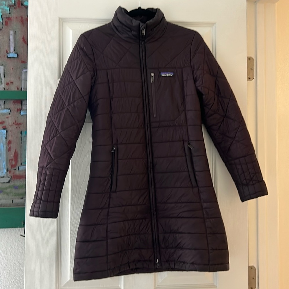 Burgundy fitted women Patagonia down jacket